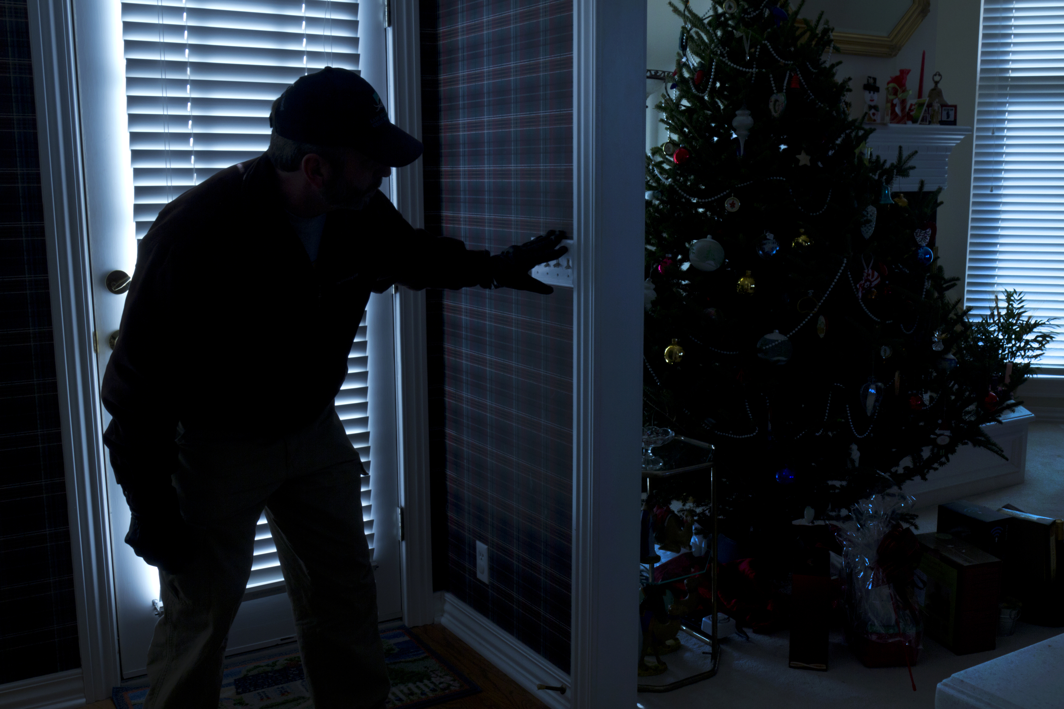 11 Holiday Home Security Tips: Preventing Christmas Burglars
